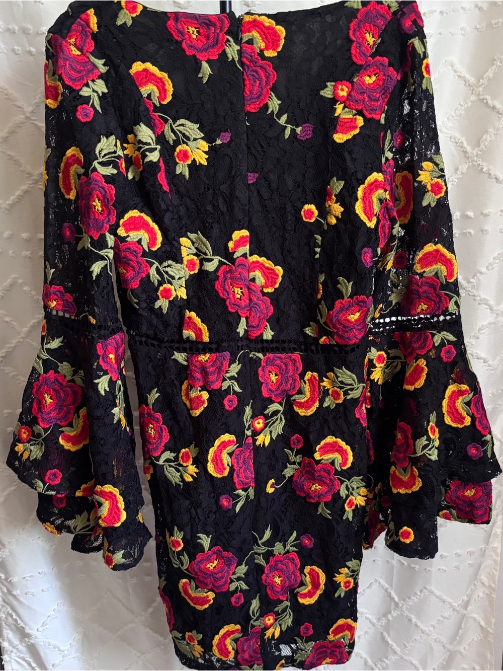 NWT Alexia Admor Black Lace Embroidered Floral Bell Sleeve Dress Size 10 - Picture 4 of 9